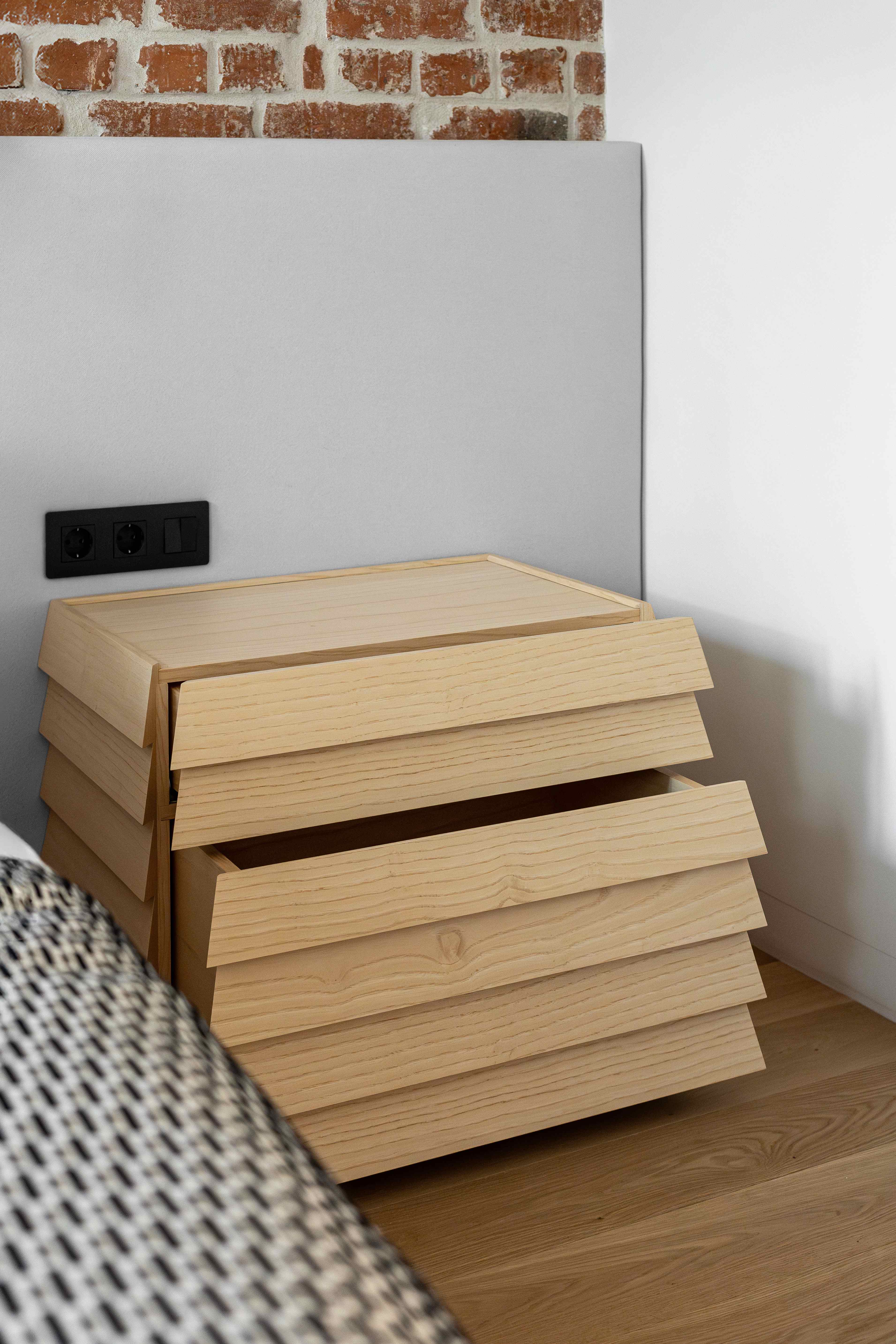 Прикроватная тумба «Гелеполь» - изображение 1