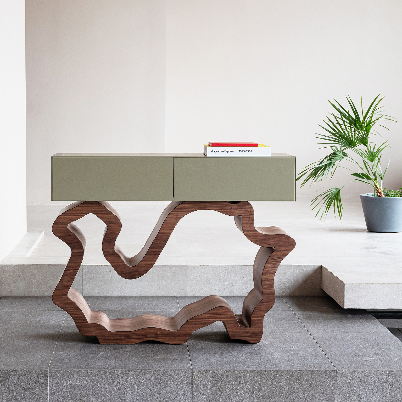 Консоль "Эскальер" 