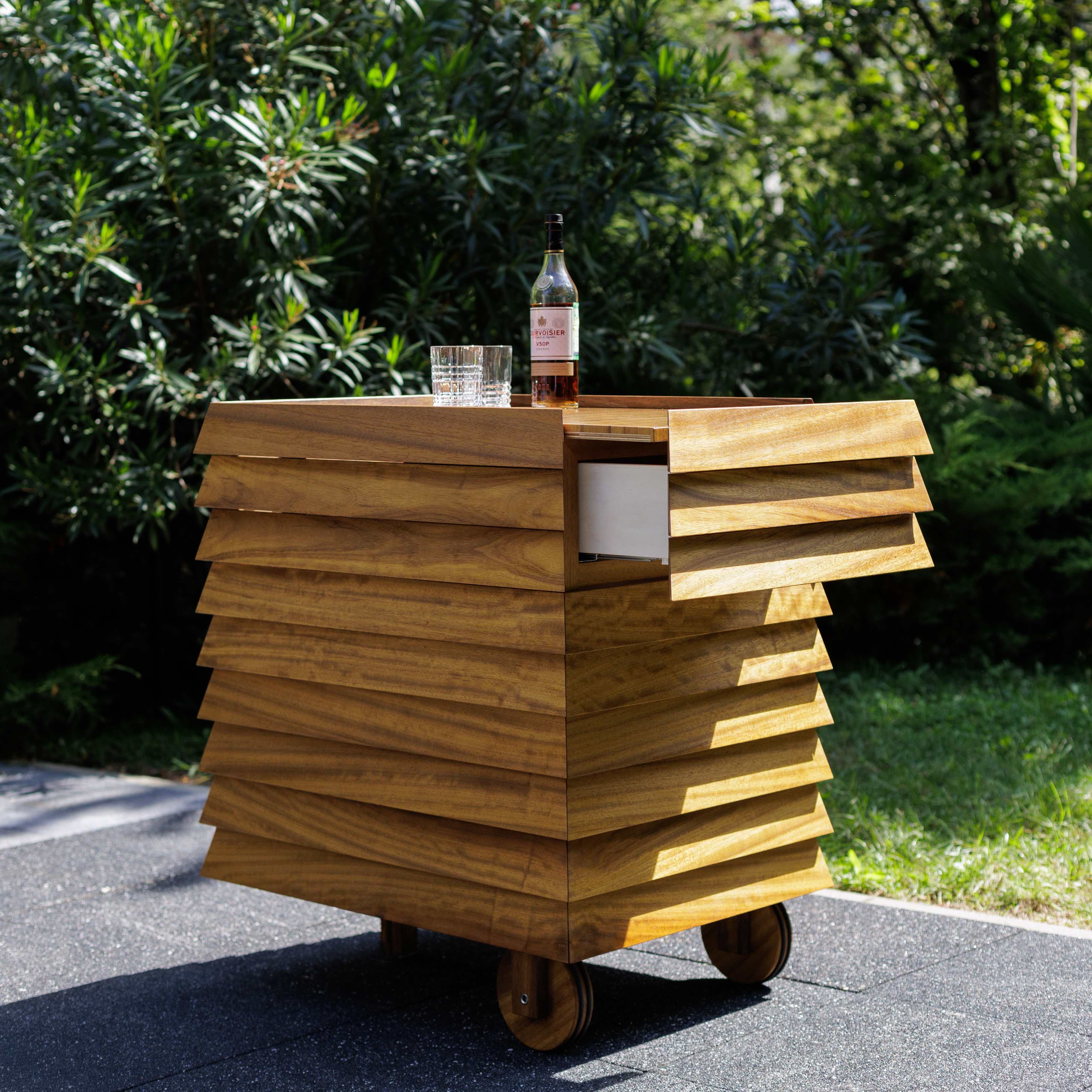 Передвижная уличная тумба «Гелеполь» 