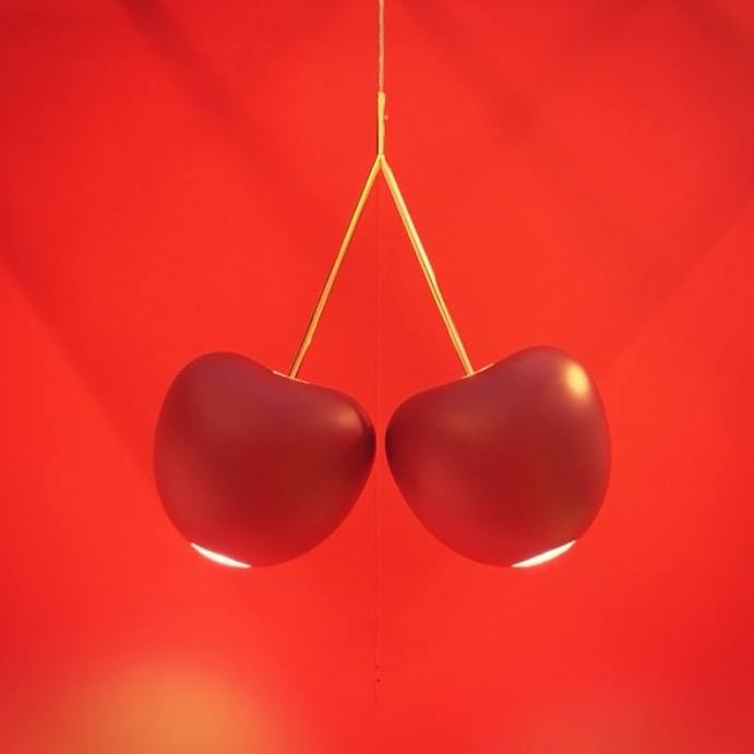 Красный в интерьере: форма, энергия, характер