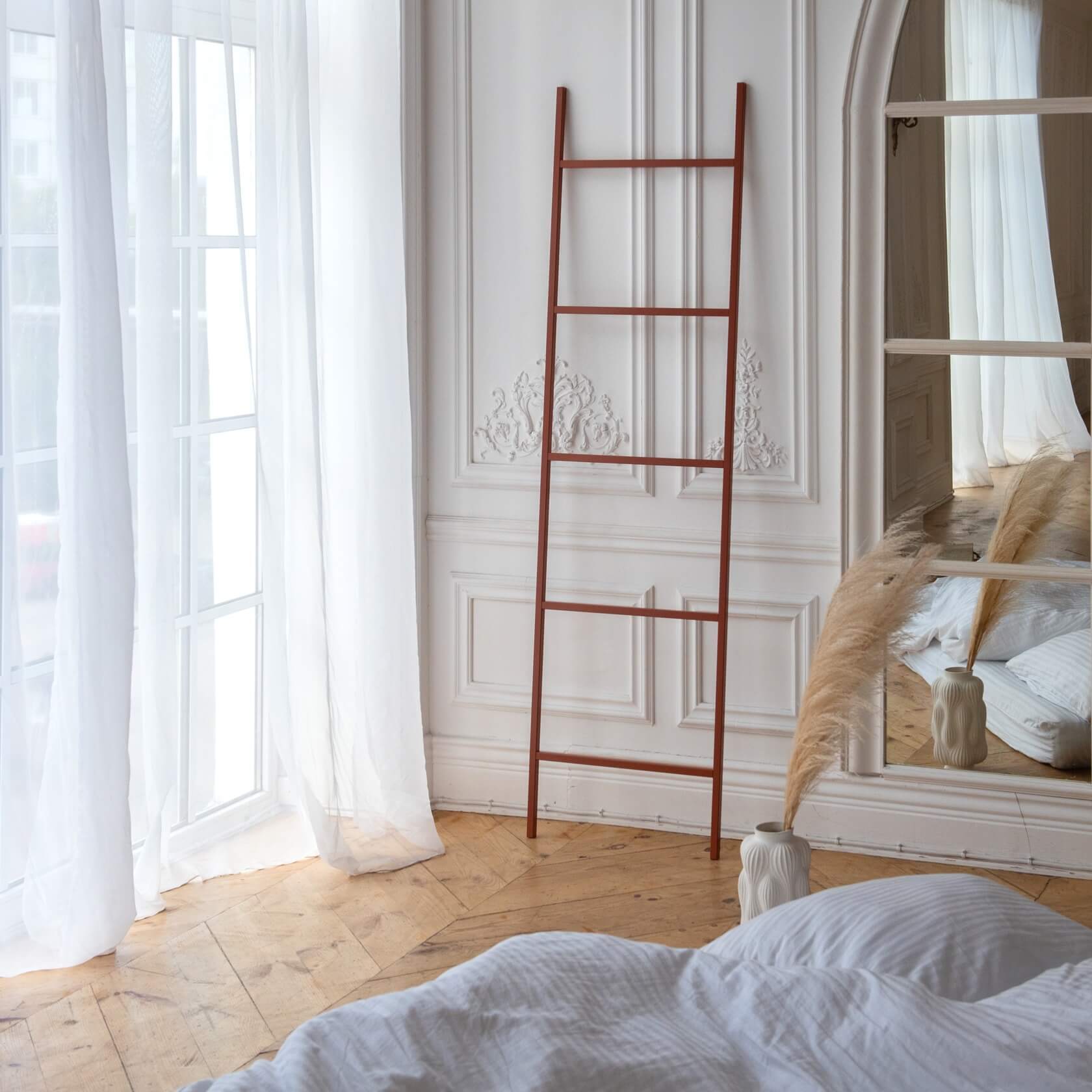 Декоративная лестница-вешалка - изображение 1